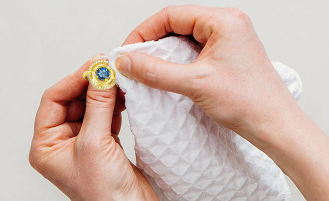 Bảo quản nhẫn cẩn thận tránh làm mòn lớp phủ vàng - TOPI