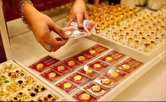 Không còn cảnh xếp hàng mua vàng mặc dù giá giảm sâu - TOPI