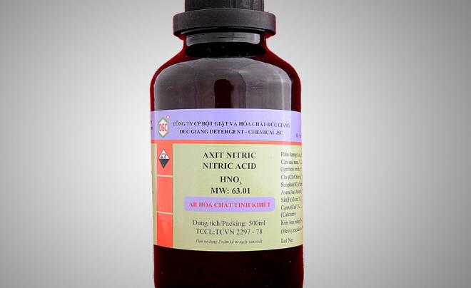 Thử vàng bằng dung dịch axit nitric (HNO3)