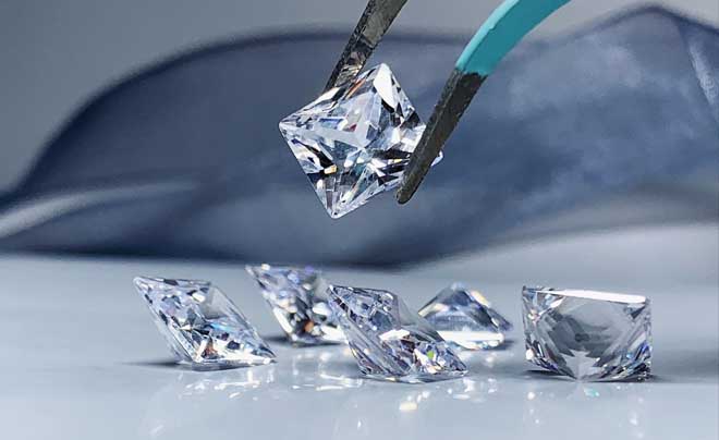 Đá CZ (Cubic Zirconia) được dùng phổ biến trong chế tác trang sức