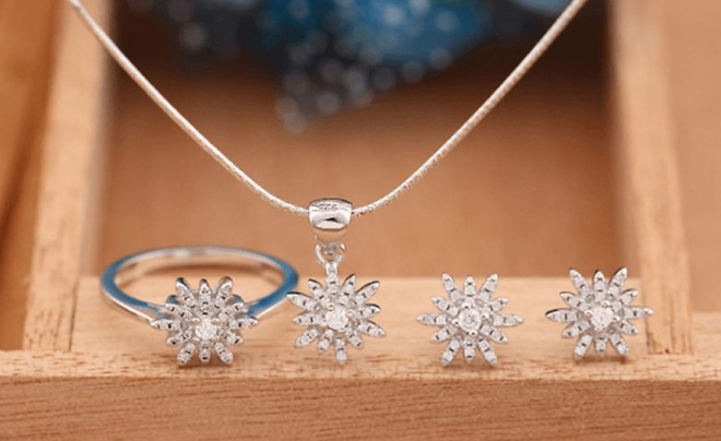 Bạc Ý được chế tác thành trang sức tinh xảo - TOPI