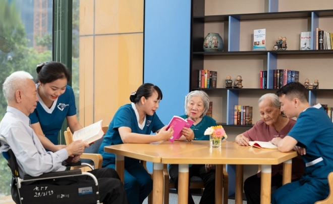 Dân số già hóa là cơ hội của ngành nghề chăm sóc người cao tuổi - TOPI