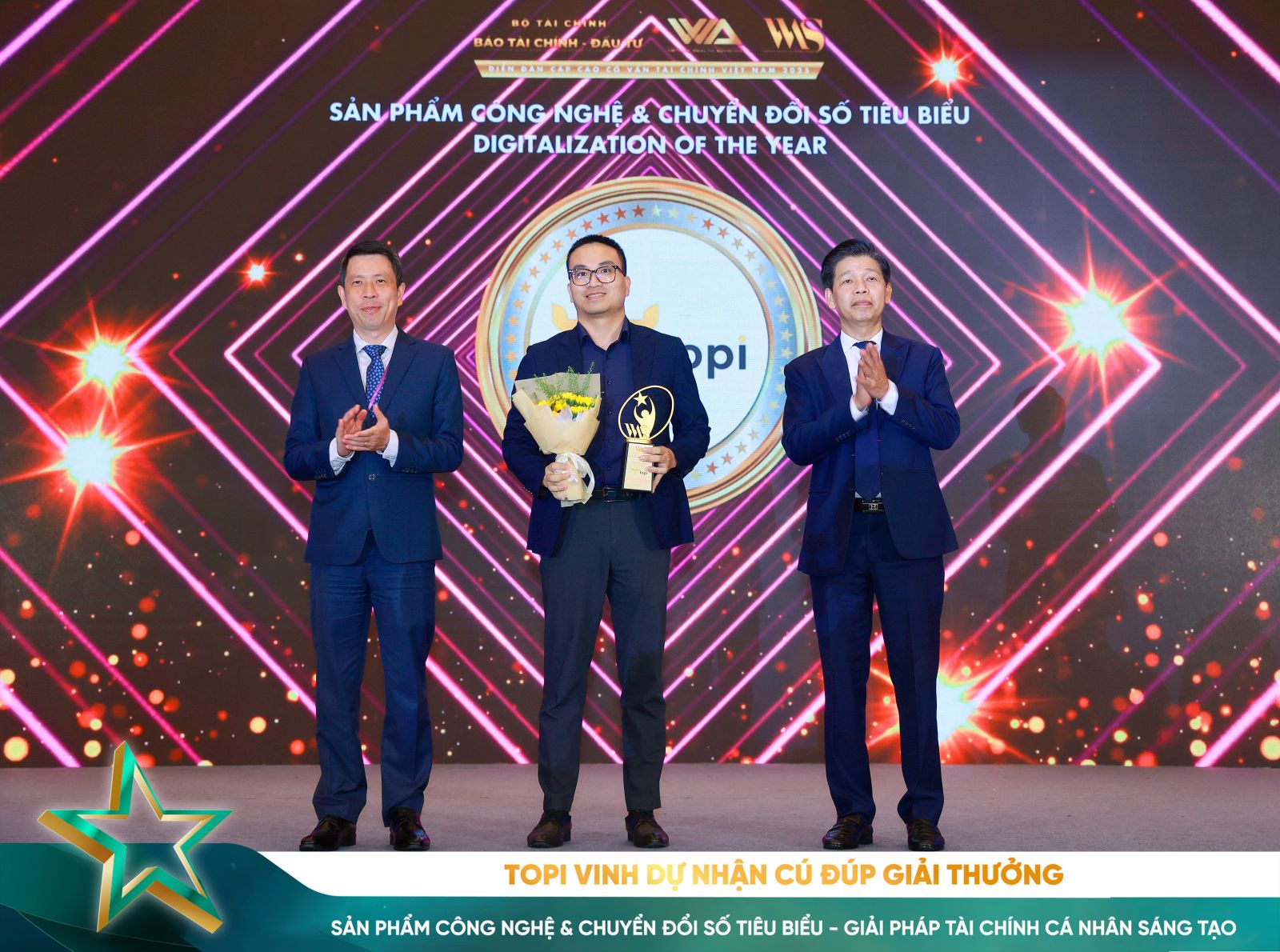 Ông Trần Hoàng Mạnh - Tổng giám đốc công ty cổ phần đầu tư VAM - Nhận giải thưởng tại VWAS 2025