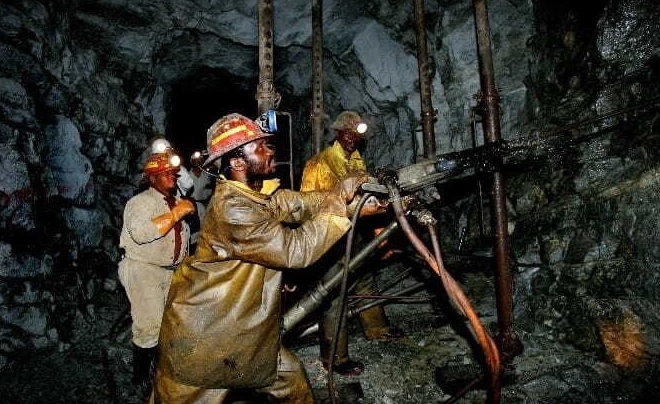 Tốc độ khai thác kim loại quý khó đột biến - TOPI