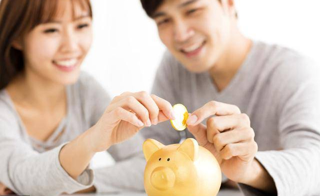 Vợ chồng trẻ nên thống nhất về quản tiền và tiêu tiền - TOPI