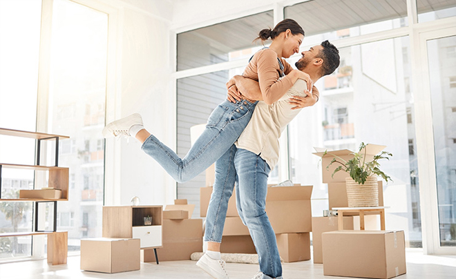 Vợ chồng trẻ nên ưu tiên xây dựng nền móng tài chính gia đình - TOPI